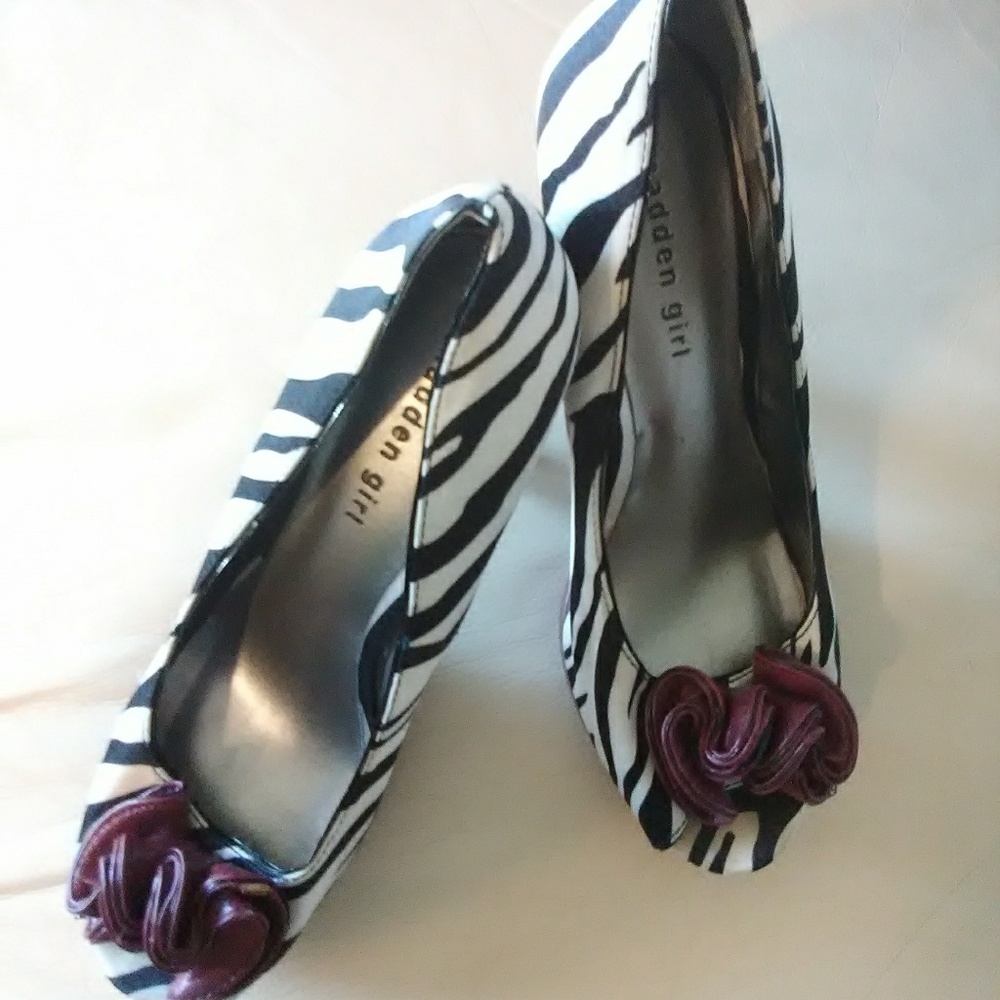 2/$25👠🦓Maddengirl zebra print/burgundy high heel